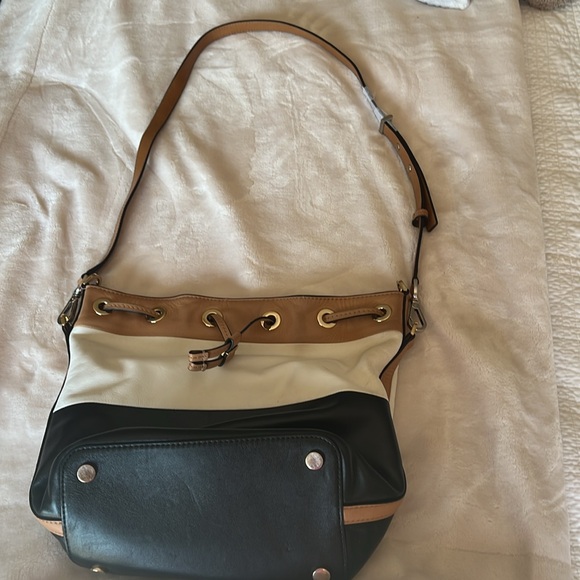 Michael Kors medium bucket bag - Picture 11 of 13